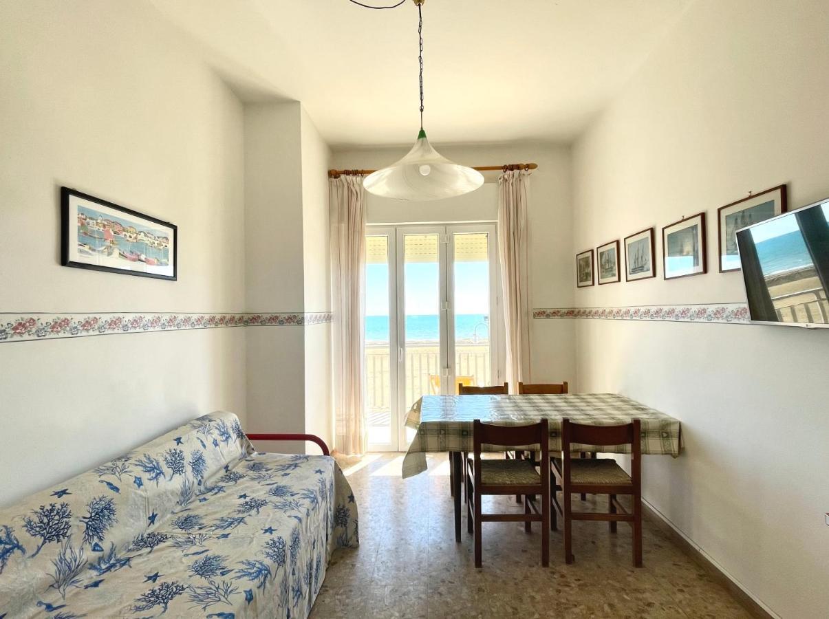 Villa Fronte Mare-Carraro Immobiliare Jesolo - Family Apartments Екстериор снимка
