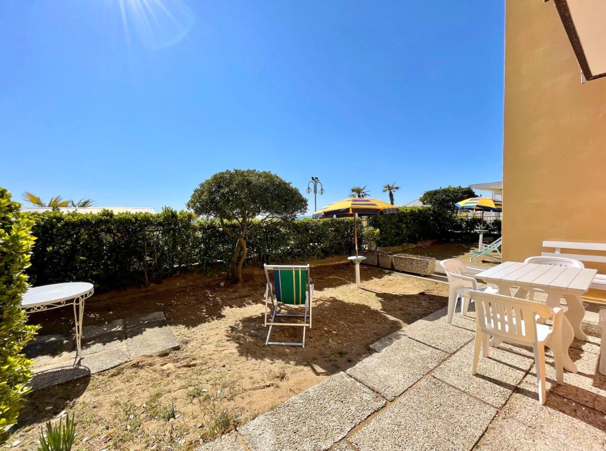 Villa Fronte Mare-Carraro Immobiliare Jesolo - Family Apartments Екстериор снимка