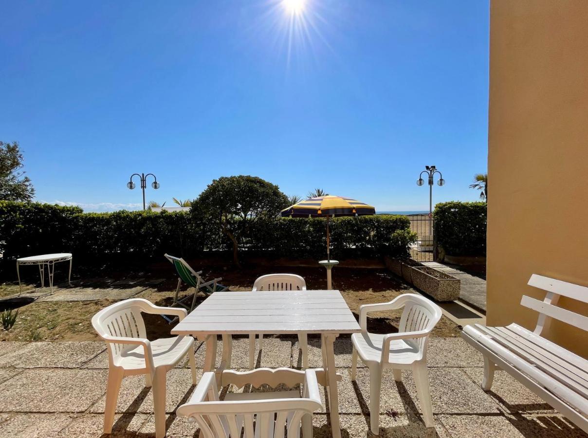 Villa Fronte Mare-Carraro Immobiliare Jesolo - Family Apartments Екстериор снимка