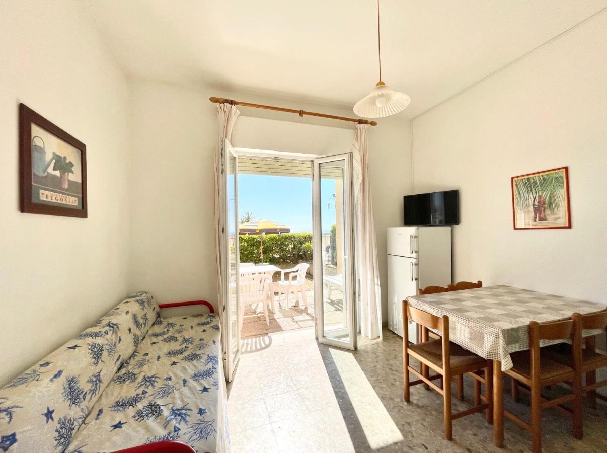 Villa Fronte Mare-Carraro Immobiliare Jesolo - Family Apartments Екстериор снимка