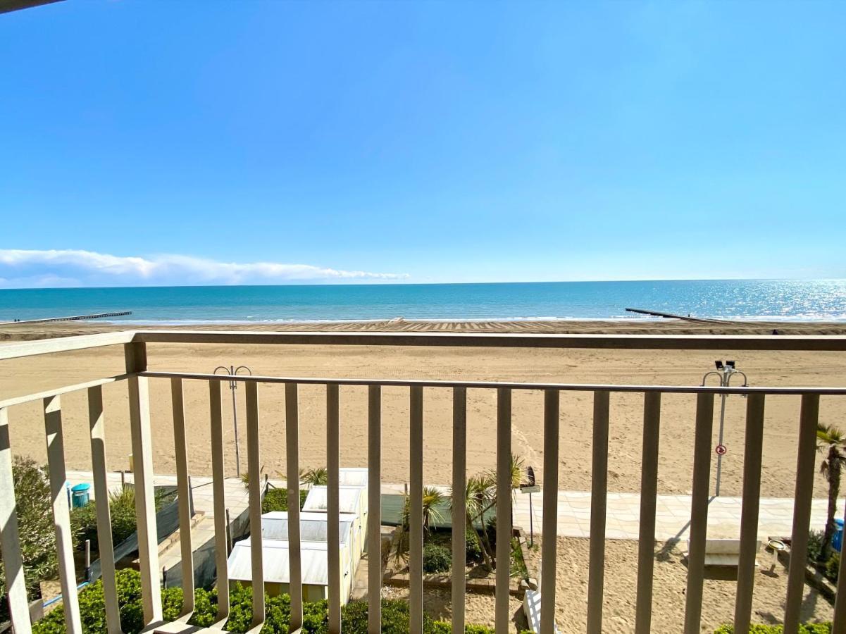 Villa Fronte Mare-Carraro Immobiliare Jesolo - Family Apartments Екстериор снимка