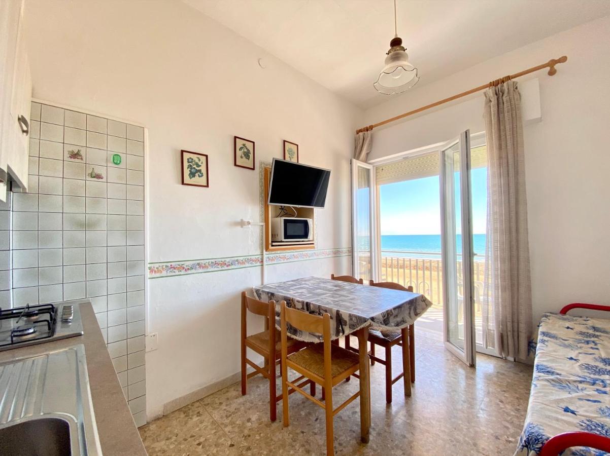 Villa Fronte Mare-Carraro Immobiliare Jesolo - Family Apartments Екстериор снимка