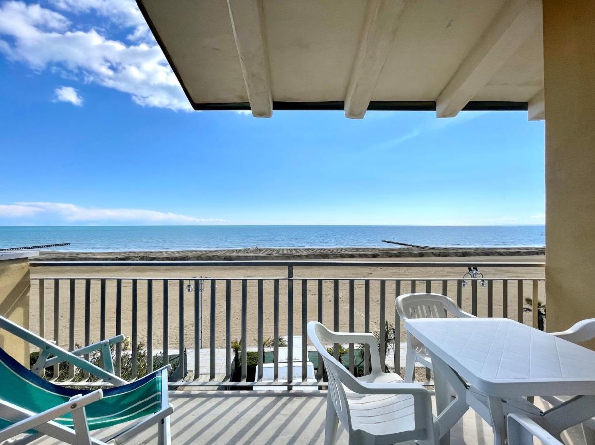 Villa Fronte Mare-Carraro Immobiliare Jesolo - Family Apartments Екстериор снимка